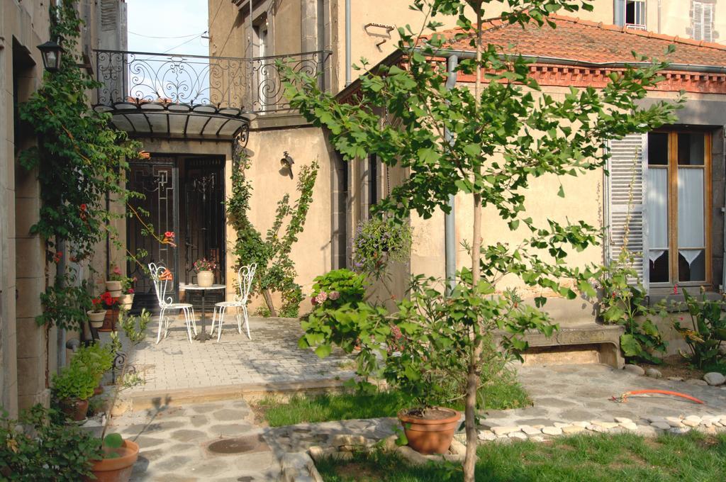 La Maison De Mariecamille Saint-Germain-Lembron Exterior foto